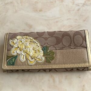 Coach peony appliqué wallet